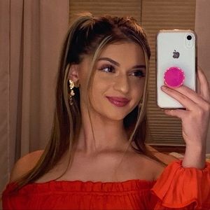 Meet your Posher, Isabella